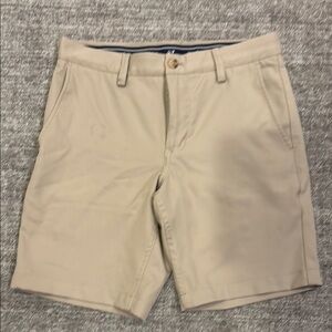 Vineyard Vines men’s golf shorts